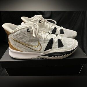 Nike Kyrie 7